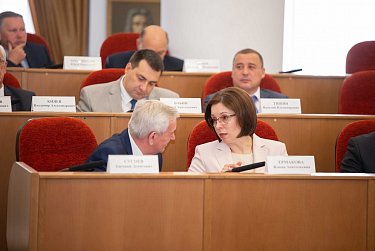 Оренбургские парламентарии рассмотрели более 30 вопросов