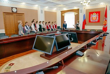 Парламент региона организовал экскурсию для старшеклассников 
