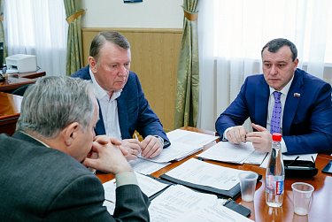 Подготовка к очередному заседанию областного парламента