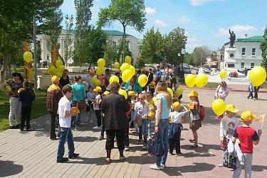 Владимир Фролов поздравил маленьких оренбуржцев