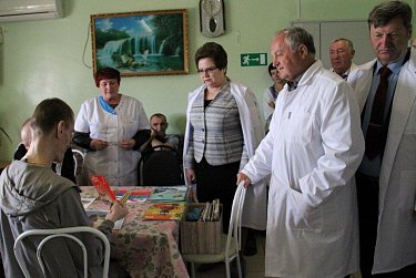 Депутаты посетили социальные учреждения 