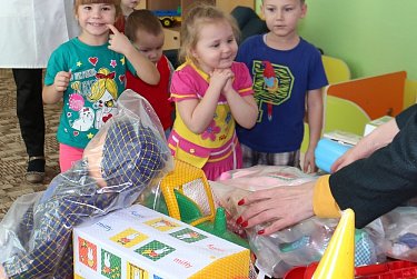 Подарки для детей от депутата Сергея Салмина