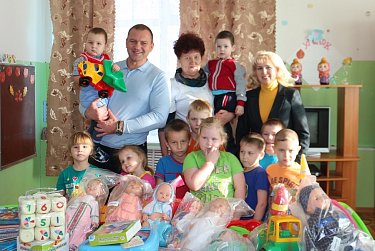 Подарки для детей от депутата Сергея Салмина