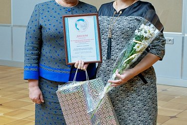 Награды победительницам конкурса «Женщина – героиня и созидательница»