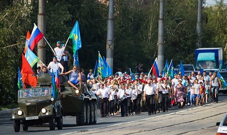 День ВДВ Оренбуржье отметило торжественными шествиями и митингами