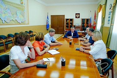 Олег Димов провел совещание с фракциями 