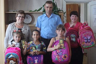 Подарки к школе от депутатов