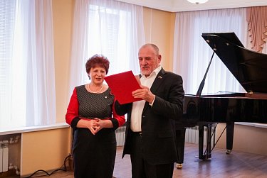 Депутаты отметили лучших работников культуры в своих избирательных округах