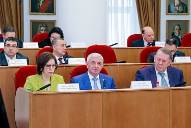 На заседании Законодательного Собрания области