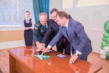 Олег Димов поздравил работников таможенной службы