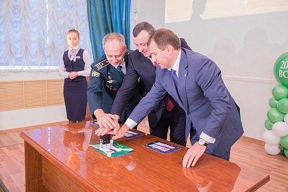 Олег Димов поздравил работников таможенной службы