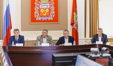 Почему в реке металл?