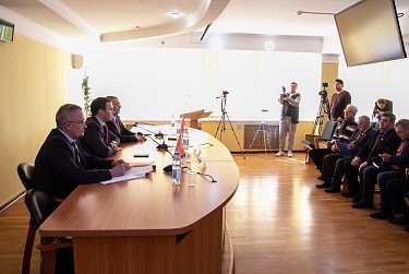 Депутаты-коммунисты провели пресс-конференцию