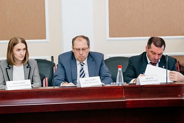 Комитет готовится к парламентской сессии