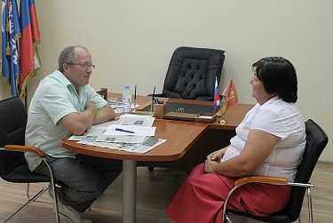 Депутаты провели приемы граждан 