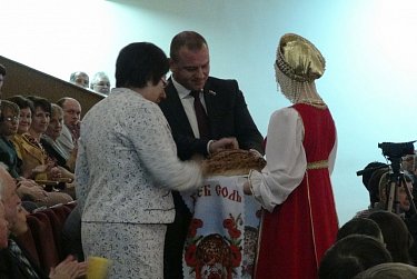 Сергей Салмин поздравил грачевских аграриев