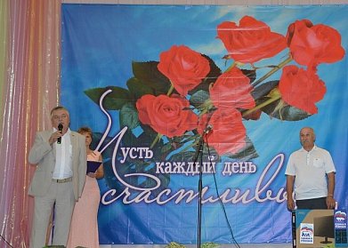 Депутаты поздравили Белогорскую школу с 30-летием