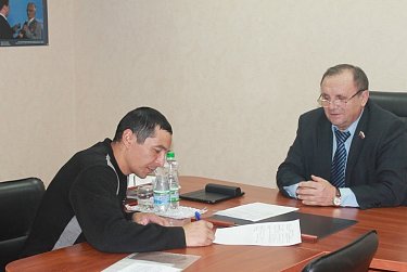 Депутаты провели приемы граждан