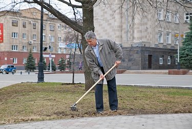 Депутаты на субботнике