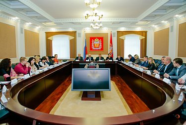 Финансирование образования, культуры и спорта обсуждено на заседании профильного комитета