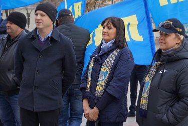 Праздничный митинг собрал оренбуржцев