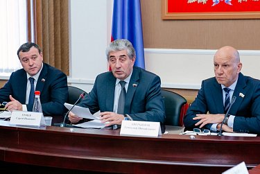 Идет подготовка к первому заседанию Молодежного парламента