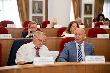 Оренбургские парламентарии рассмотрели более 30 вопросов