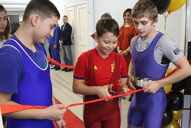 В Орске после реконструкции открыли зал тяжелой атлетики