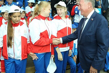 Олег Ванчинов встретился с участниками фестиваля «Тепло детских сердец»