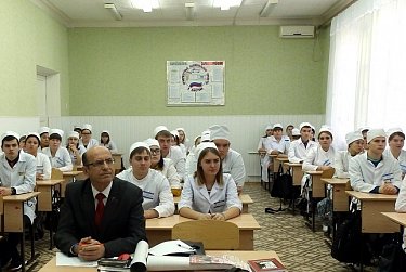 Владимир Новиков и Сергей Романенко провели урок, посвященный Октябрьской революции