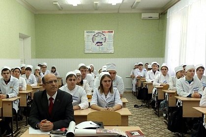 Владимир Новиков и Сергей Романенко провели урок, посвященный Октябрьской революции