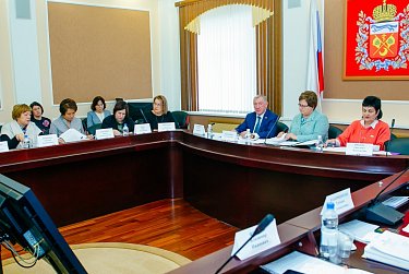 Поддержка семей с детьми, пожилых людей – основные направления соцполитики    