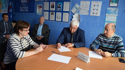 Виктор Купчик принимал жителей Сакмарского района