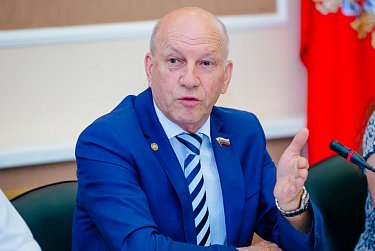 Геннадий Аверьянов: «Необходимо обеспечить транспортную доступность для учащихся во всех муниципалитетах области»