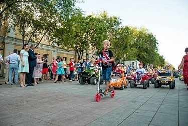 Олег Димов: «Флаг Российского государства – символ доблести и мужества, объединяющий многонациональную страну»