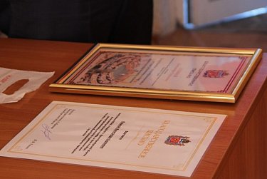 Ермек Алкулов поздравил орскую стобалльницу