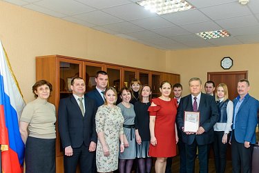 Вручена Почетная грамота Законодательного Собрания