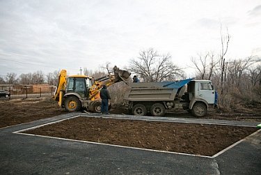  В Соль-Илецке продолжается реконструкция парка Горняков