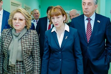 Официальная делегация посетила перинатальный центр и ПО «Стрела»
