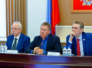 Доступность сотовой связи и Интернета – в центре внимания депутатов