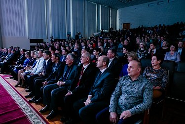 Олег Димов поздравил энергетиков