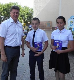 «Азбука молодого гражданина» – подарок от сенатора