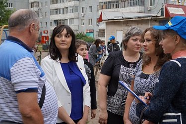 Оксана Набатчикова и Татьяна Иванова встретились с жителями Промышленного района