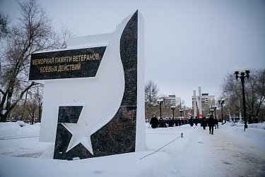 Помним героев