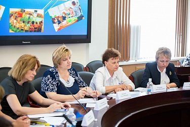 Областные парламентарии определились с вариантами решения «детских проблем»