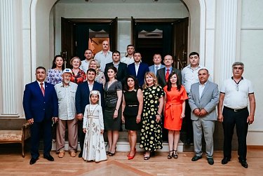 Укреплять национальную культуру, дружбу между народами