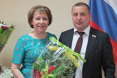 Депутаты поздравили социальных работников с профессиональным праздником