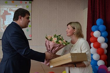  Депутаты поздравили оренбургских учителей с профессиональным праздником