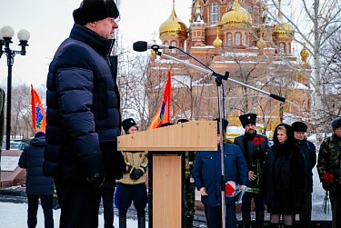 Помним героев