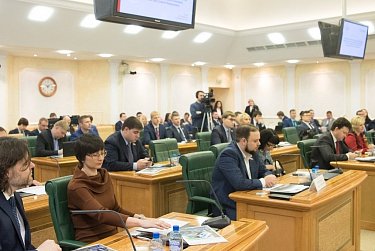 Дамир Фахрутдинов участвует в заседании Палаты молодых законодателей 